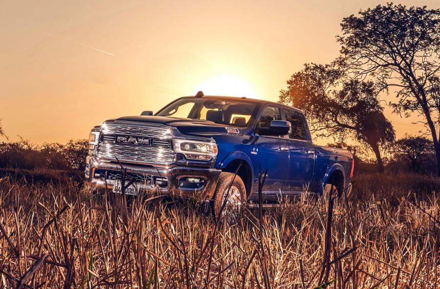  Ram 2500 Laramie Crew Cab (DJ) 2019 года  (LA) (фото 2 из 39)
